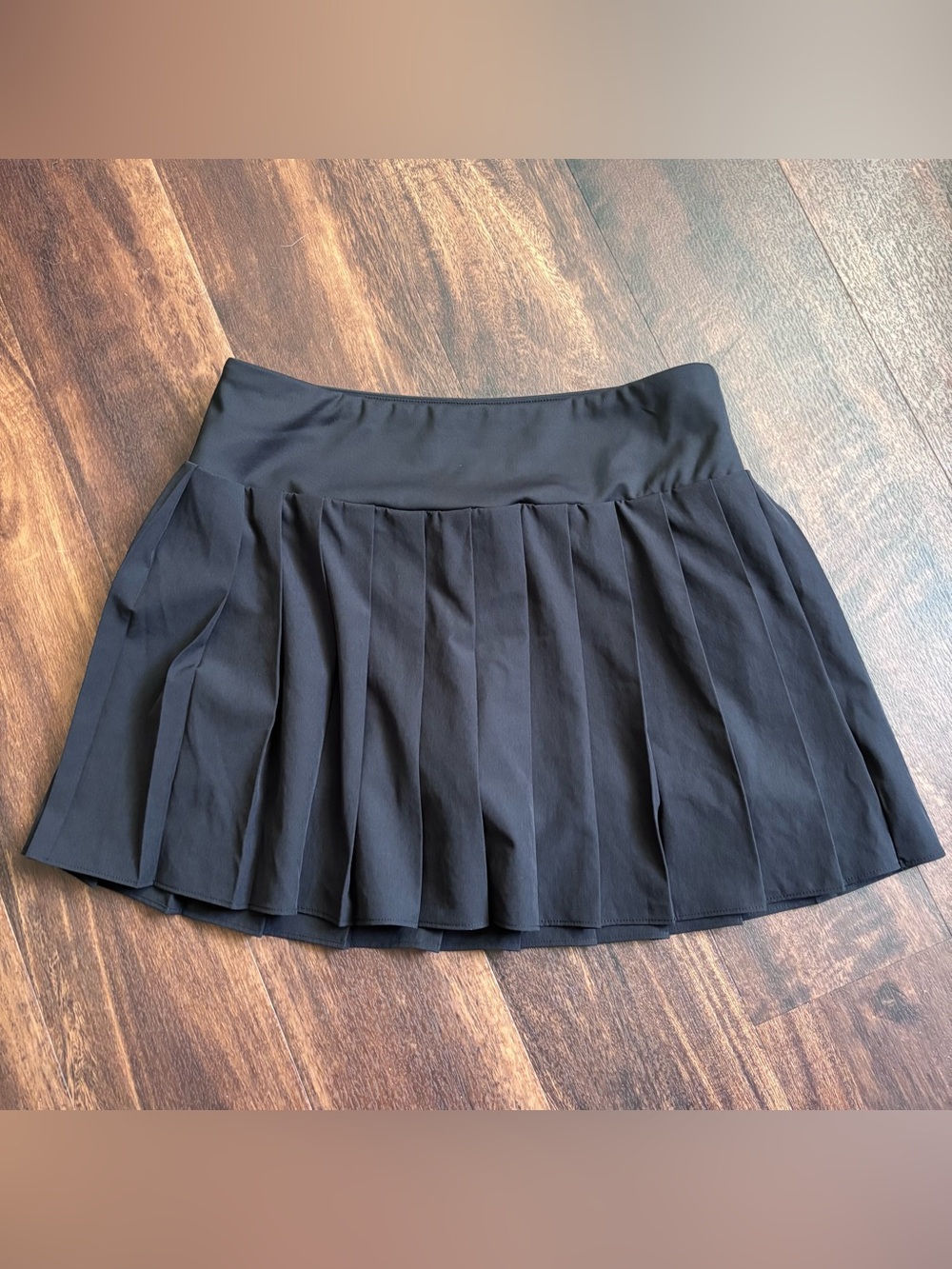 Sold Tommy bahama Black Pleated Women's Skort with pockets size S
